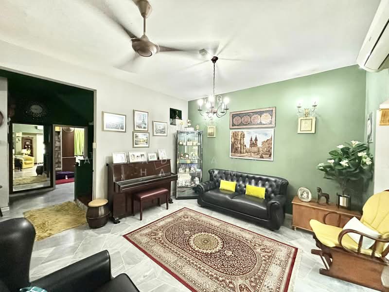 Rumah Teres 2 Tingkat untuk Dijual di Usj 17 (Subang Jaya) - Ahmad Zawawi Hashim - Living Room - PropertyGuru.com.my