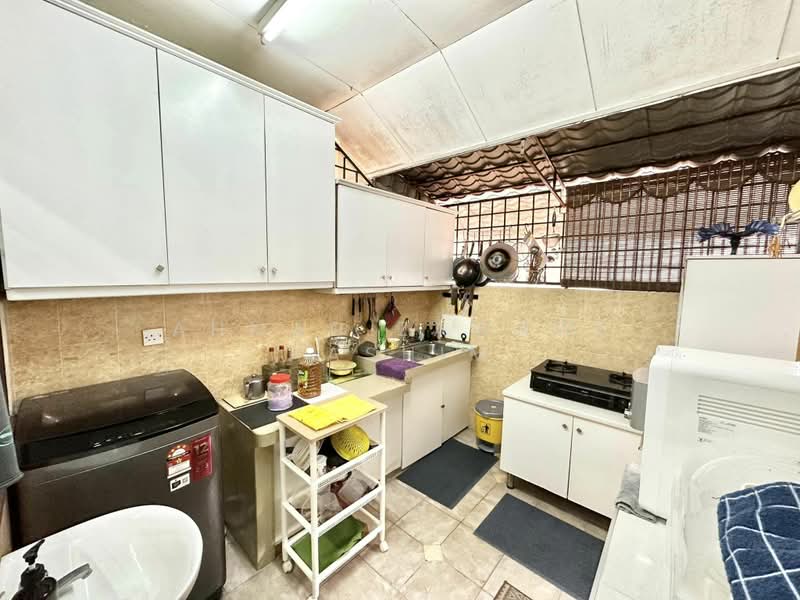 Rumah Teres 2 Tingkat untuk Dijual di Usj 17 (Subang Jaya) - Ahmad Zawawi Hashim - Kitchen - PropertyGuru.com.my