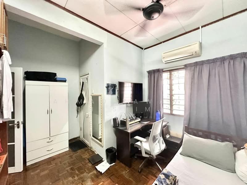 Rumah Teres 2 Tingkat untuk Dijual di Usj 17 (Subang Jaya) - Ahmad Zawawi Hashim - Bedroom - PropertyGuru.com.my