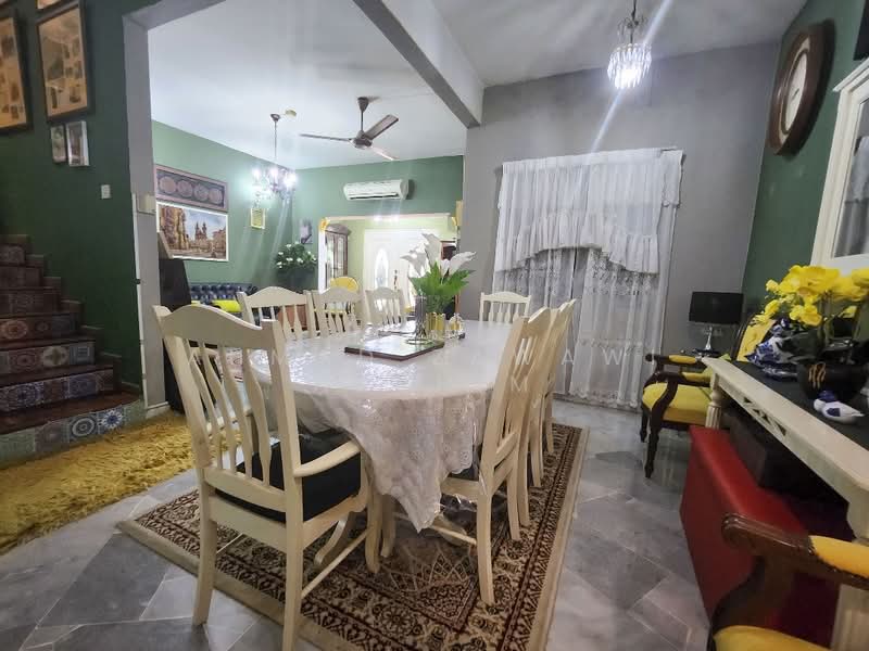 Rumah Teres 2 Tingkat untuk Dijual di Usj 17 (Subang Jaya) - Ahmad Zawawi Hashim - Dining Room - PropertyGuru.com.my