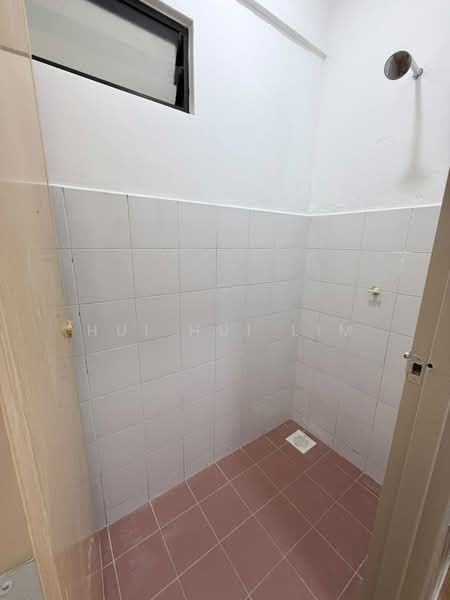 Rumah Flat untuk Dijual di Taman Plentong Utama - Hui Hui Lim - Bathroom - PropertyGuru.com.my