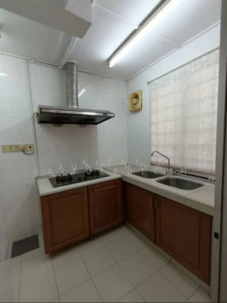 Rumah Teres 2 Tingkat untuk Dijual di SS 25, Taman Megah Emas (Petaling Jaya) - Aizat Saifulrullah - Kitchen - PropertyGuru.com.my