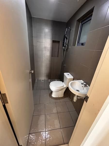 Kondominium untuk Disewa di Sky Awani Residensi 3 - Ricky Ng - Bathroom - PropertyGuru.com.my
