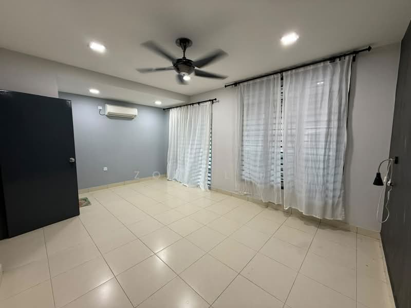 2.5-storey Terraced House for Sale in Taman Scientex Senai (Senai) - Zoey Lee - Living Room - PropertyGuru.com.my