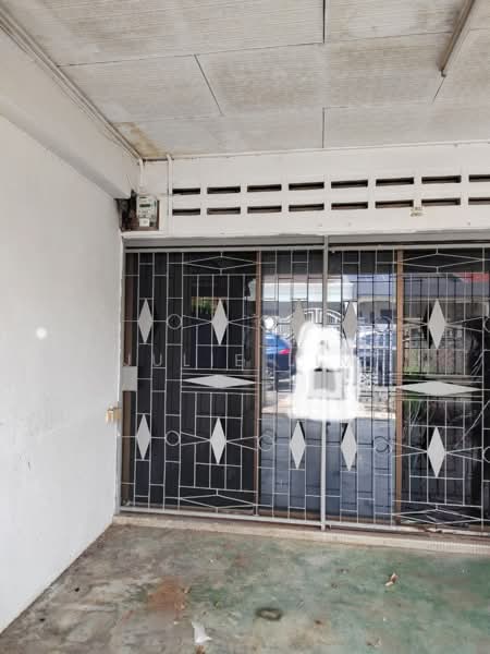Rumah Teres 1 Tingkat untuk Dijual di Taman Cheras (Cheras) - Julie Lim - Entrance - PropertyGuru.com.my
