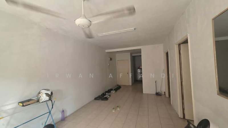 Pangsapuri untuk Dijual di Pusat Komersial Seksyen 7 - Irwan Affandi - Living Room - PropertyGuru.com.my