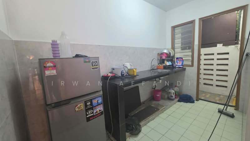 Pangsapuri untuk Dijual di Pusat Komersial Seksyen 7 - Irwan Affandi - Kitchen - PropertyGuru.com.my