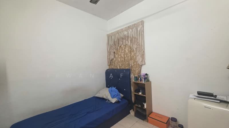 Pangsapuri untuk Dijual di Pusat Komersial Seksyen 7 - Irwan Affandi - Bedroom - PropertyGuru.com.my