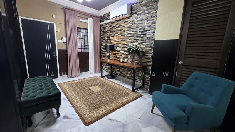 2-storey Terraced House for Sale in Usj 18 (Subang Jaya) - Ahmad Zawawi Hashim - Entrance - PropertyGuru.com.my