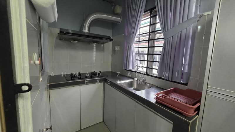 2-storey Terraced House for Sale in Usj 18 (Subang Jaya) - Ahmad Zawawi Hashim - Kitchen - PropertyGuru.com.my