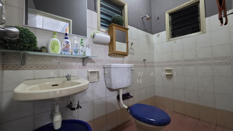 2-storey Terraced House for Sale in Usj 18 (Subang Jaya) - Ahmad Zawawi Hashim - Bathroom - PropertyGuru.com.my