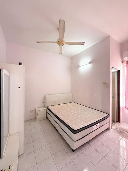 Pangsapuri untuk Disewa di Relau Vista Apartment - Adrian Foo - Bedroom - PropertyGuru.com.my