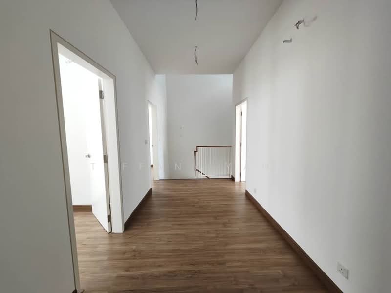 Rumah Teres 2 Tingkat untuk Dijual di Kota Emerald (Rawang) - Tiffany Yang - Upstair Living Hall - PropertyGuru.com.my