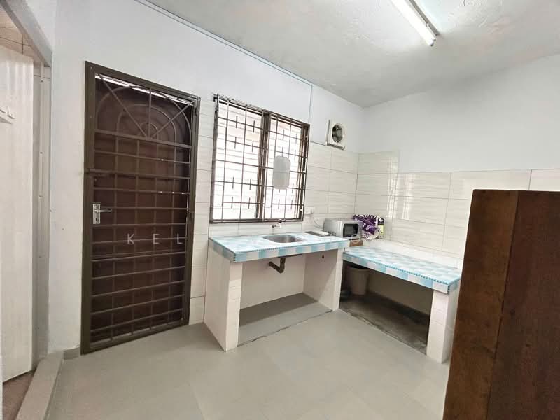 1-storey Terraced House for Rent in Taman Ipoh Baru (Ipoh) - Kelvin Chong - Kitchen - PropertyGuru.com.my
