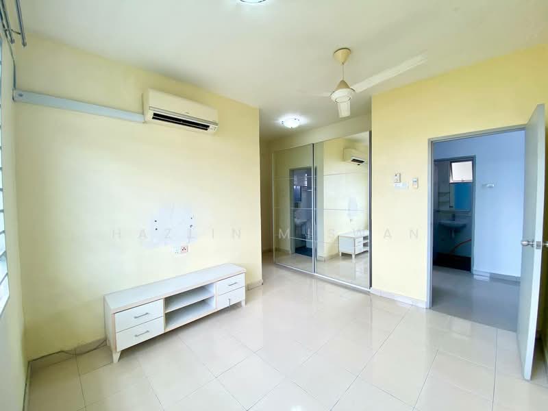 Kondominium untuk Dijual di Mutiara Anggerik - Hazlin Miswan - Living Room - PropertyGuru.com.my