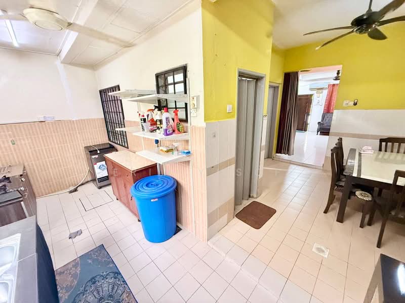 Terraced House for Sale in Sungai Buloh (Selangor) - Erin Yusof - Kitchen - PropertyGuru.com.my
