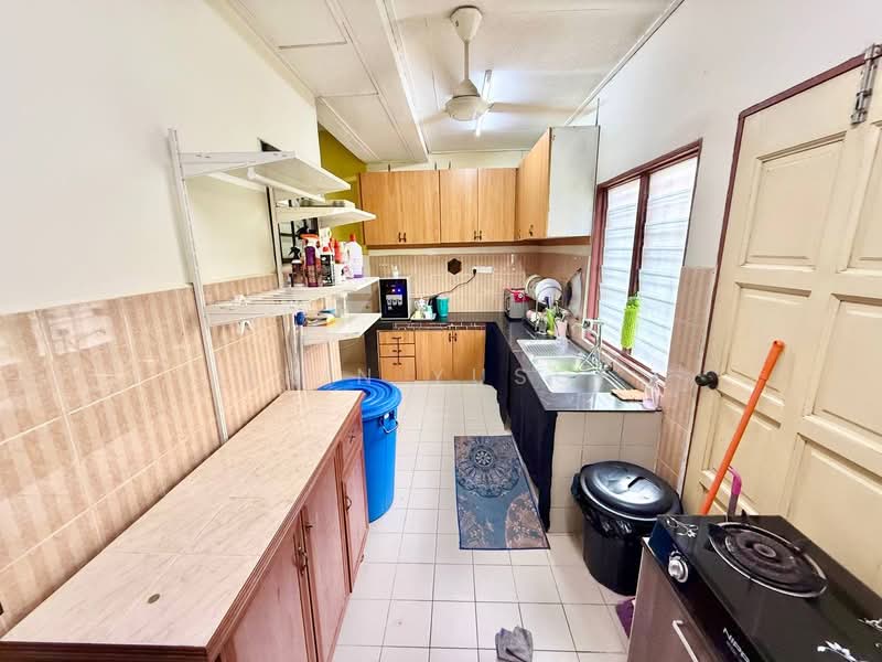Terraced House for Sale in Sungai Buloh (Selangor) - Erin Yusof - Kitchen - PropertyGuru.com.my