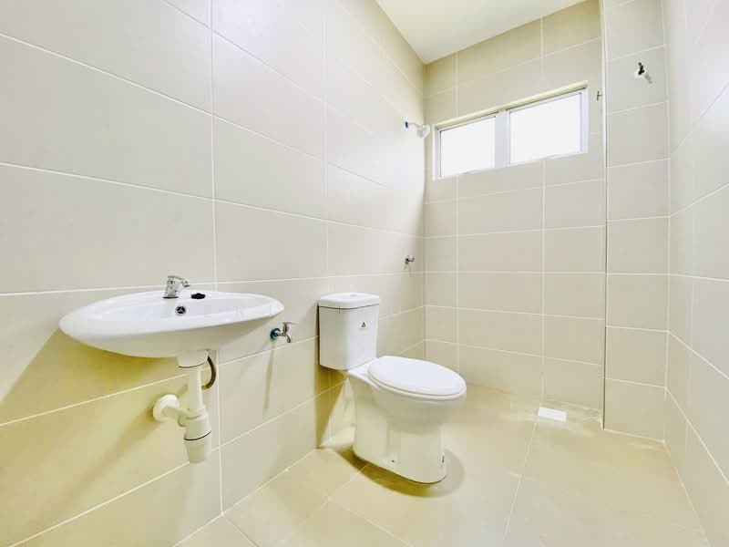 Rumah Teres 2 Tingkat untuk Disewa di Taman Vista Mutiara (Bandar Sungai Long) - Erin Yusof - Bathroom - PropertyGuru.com.my