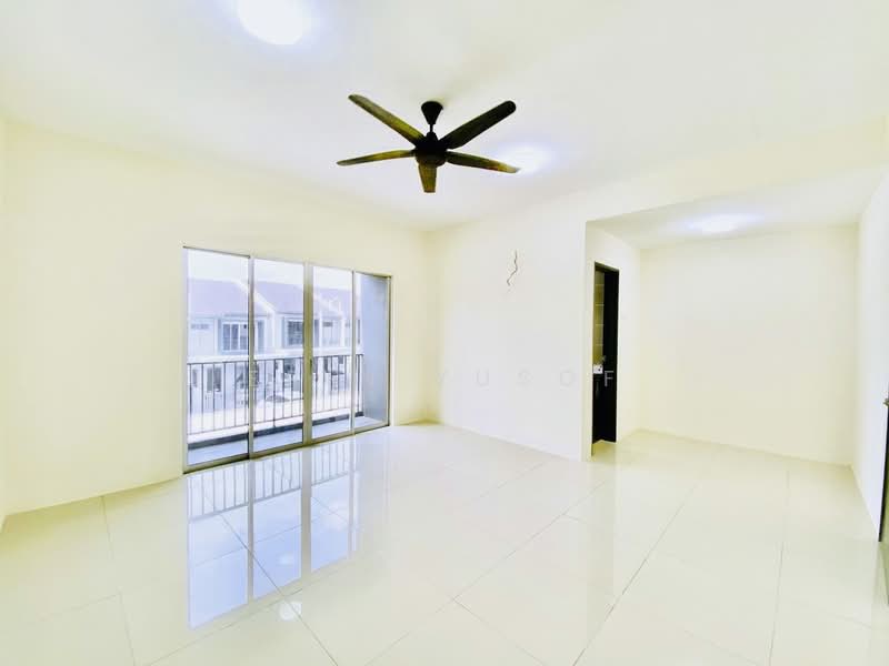 Rumah Teres 2 Tingkat untuk Disewa di Taman Vista Mutiara (Bandar Sungai Long) - Erin Yusof - Living Room - PropertyGuru.com.my