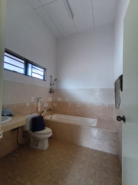 Bungalow House for Sale in Teluk Kumbar (Penang) - Zhonl Saw Boon Loong - Bathroom - PropertyGuru.com.my