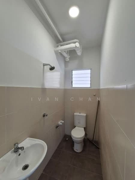 Apartment for Rent at Pangsapuri Seri Utama - Ivan Chan - Bathroom - PropertyGuru.com.my