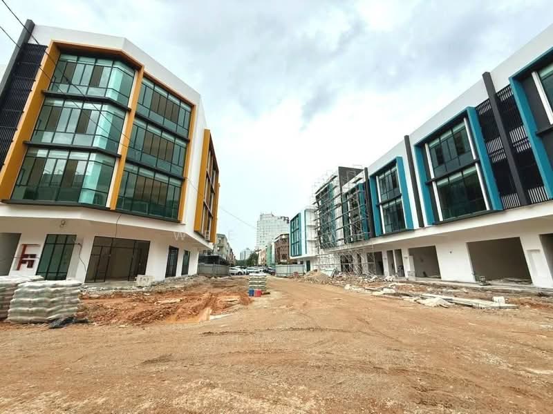 Shop for Rent in Bandar Baru Permas Jaya (Permas Jaya) - Wee Howe - Exterior - PropertyGuru.com.my