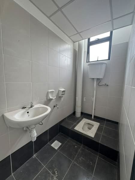 Shop / Office for Rent in Ulu Tiram (Johor) - Jesy Tey - Bathroom - PropertyGuru.com.my