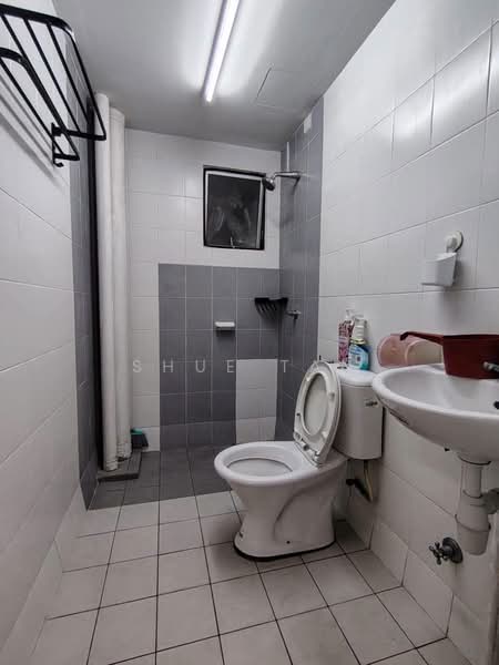 Pangsapuri untuk Disewa di Seri Intan Apartment - Shue Tan - Bathroom - PropertyGuru.com.my