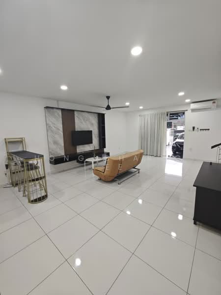 Rumah Teres 2 Tingkat untuk Disewa di Johor Bahru (Johor) - Hong Charng Lee - Living Room - PropertyGuru.com.my