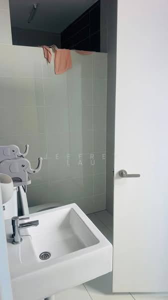 Service Residence for Sale at Skypod Residence - Jeffrey Lau - Bathroom - PropertyGuru.com.my