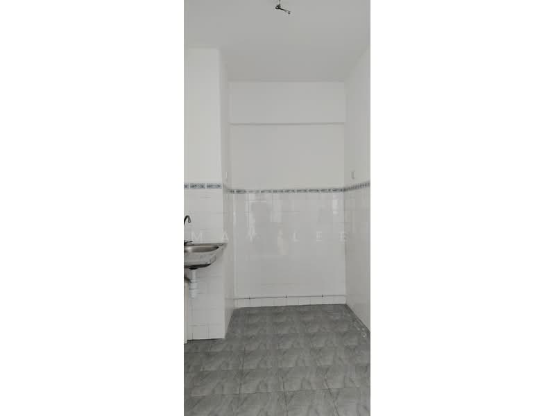 Flat for Sale at Majestic Height - May Lee - Kitchen - PropertyGuru.com.my