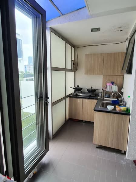Servis Apartment untuk Dijual di Centrio Pantai Hillpark - John Lee - Kitchen - PropertyGuru.com.my
