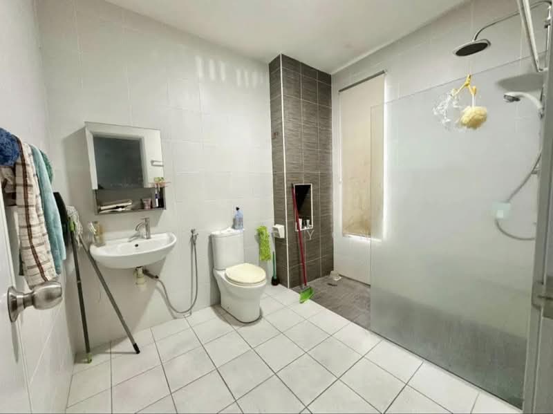 Rumah Teres 2 Tingkat untuk Dijual di Setia Tropika (Johor Bahru) - Daniel Yong - Bathroom - PropertyGuru.com.my