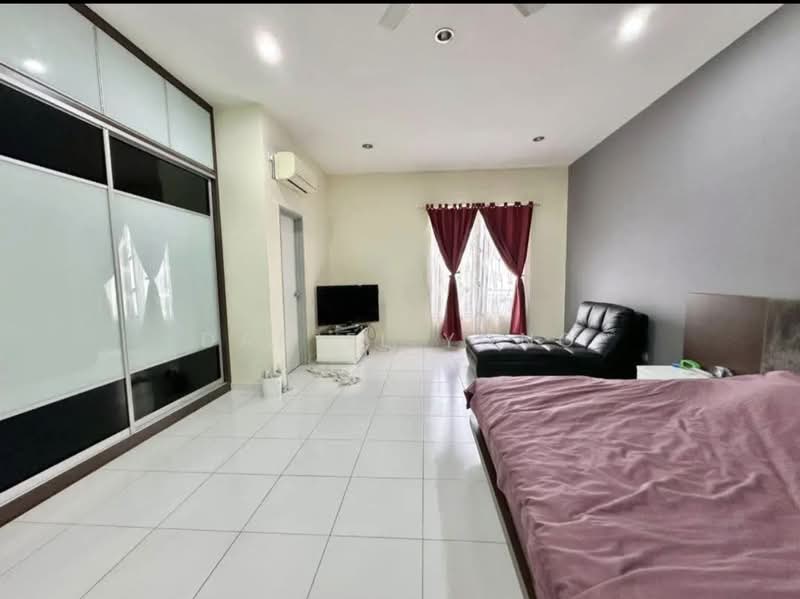 Rumah Teres 2 Tingkat untuk Dijual di Setia Tropika (Johor Bahru) - Daniel Yong - Bedroom - PropertyGuru.com.my