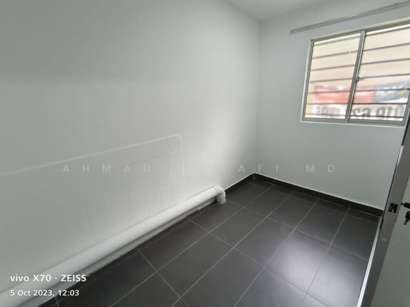 Flat for Sale at Pangsapuri Gombak Fasa 2 - Ahmad Gadafi Md Nor - Interior - PropertyGuru.com.my