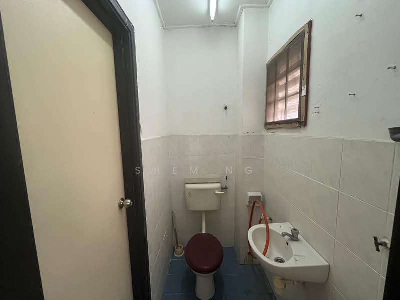 Rumah Teres 2 Tingkat untuk Dijual di Bandar Putra Permai (Seri Kembangan) - Shem Ng - Bathroom - PropertyGuru.com.my