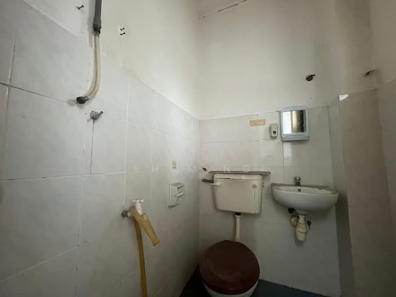 Rumah Teres 2 Tingkat untuk Dijual di Bandar Putra Permai (Seri Kembangan) - Shem Ng - Bathroom - PropertyGuru.com.my