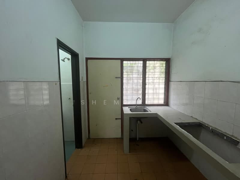 Rumah Teres 2 Tingkat untuk Dijual di Bandar Putra Permai (Seri Kembangan) - Shem Ng - Kitchen - PropertyGuru.com.my
