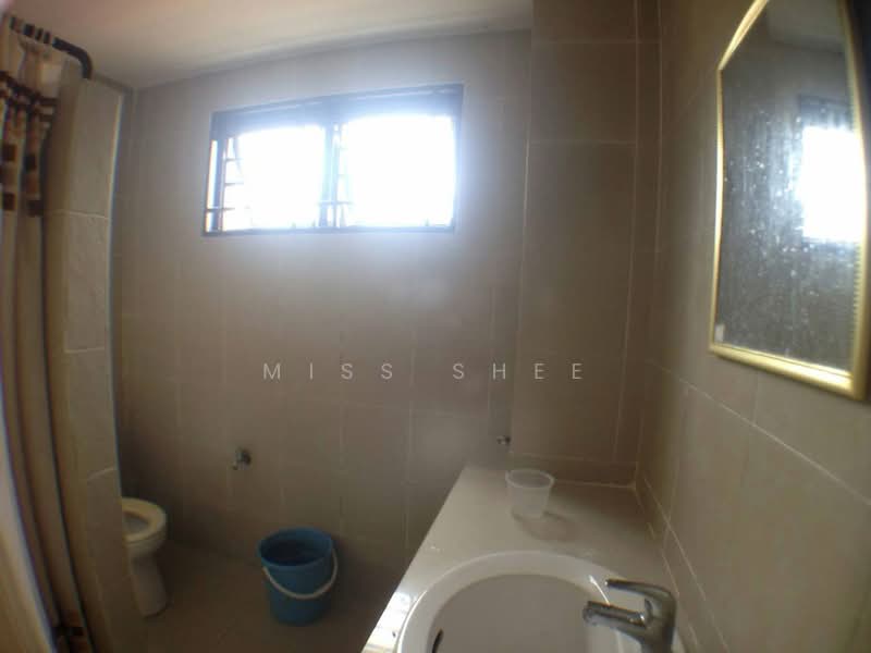 Pangsapuri untuk Dijual di Larkin Residence - Miss Shee - Bathroom - PropertyGuru.com.my