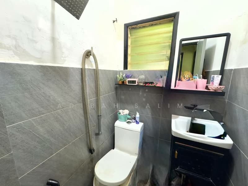 Rumah Bandar untuk Dijual di Ampang (Kuala Lumpur) - Adibah Salim - Bathroom - PropertyGuru.com.my