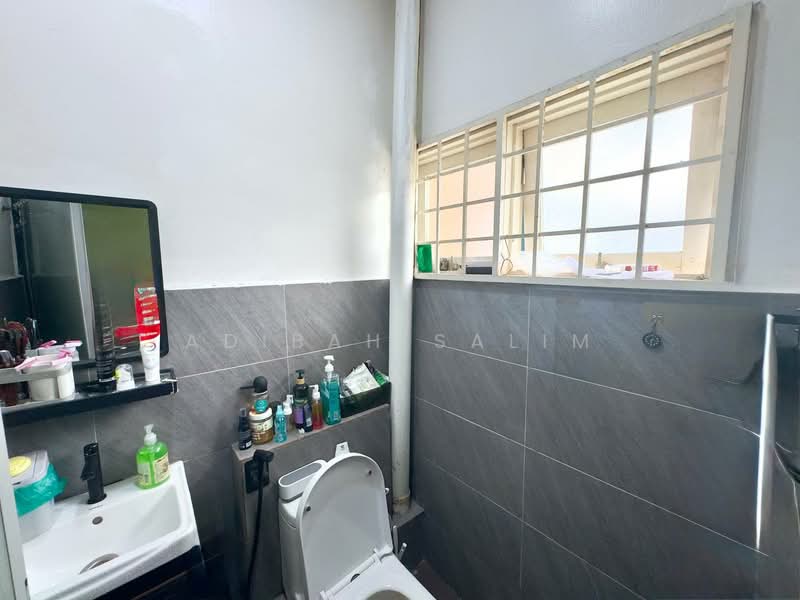 Rumah Bandar untuk Dijual di Ampang (Kuala Lumpur) - Adibah Salim - Bathroom - PropertyGuru.com.my