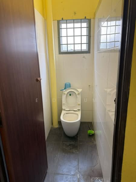 Kilang untuk Dijual di Jalan Klang Lama (Old Klang Road) (Kuala Lumpur) - Eddy Lum - Bathroom - PropertyGuru.com.my