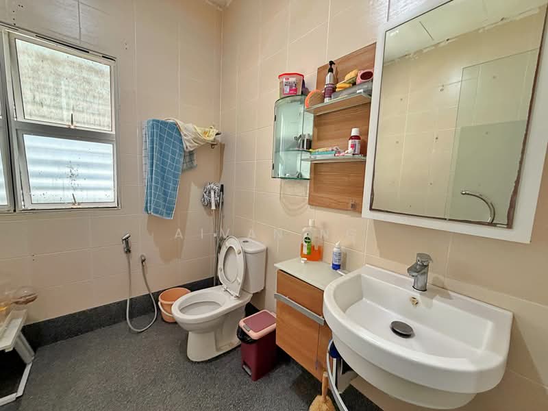 Semi-Detached House for Sale in Kuchai Lama (Kuala Lumpur) - Aivan Ng - Bathroom - PropertyGuru.com.my