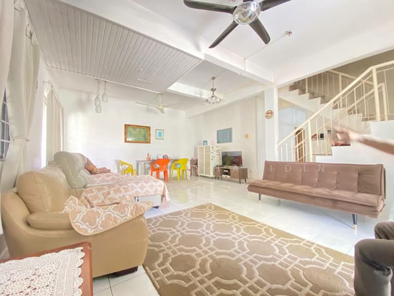 Rumah Teres 2 Tingkat untuk Dijual di Seksyen 7 (Shah Alam) - Shafika Shahidin - Living Room - PropertyGuru.com.my