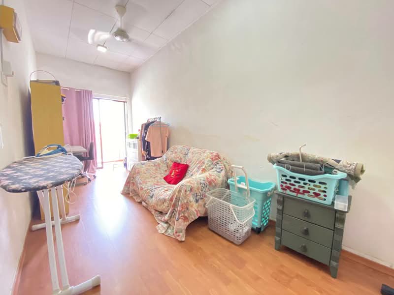 Rumah Teres 2 Tingkat untuk Dijual di Seksyen 7 (Shah Alam) - Shafika Shahidin - Living Room - PropertyGuru.com.my