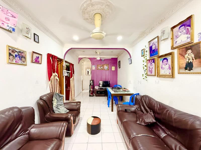 Rumah Teres 1 Tingkat untuk Dijual di Petaling Jaya (Selangor) - Abdul Rahman M Samsudeen - Living Room - PropertyGuru.com.my