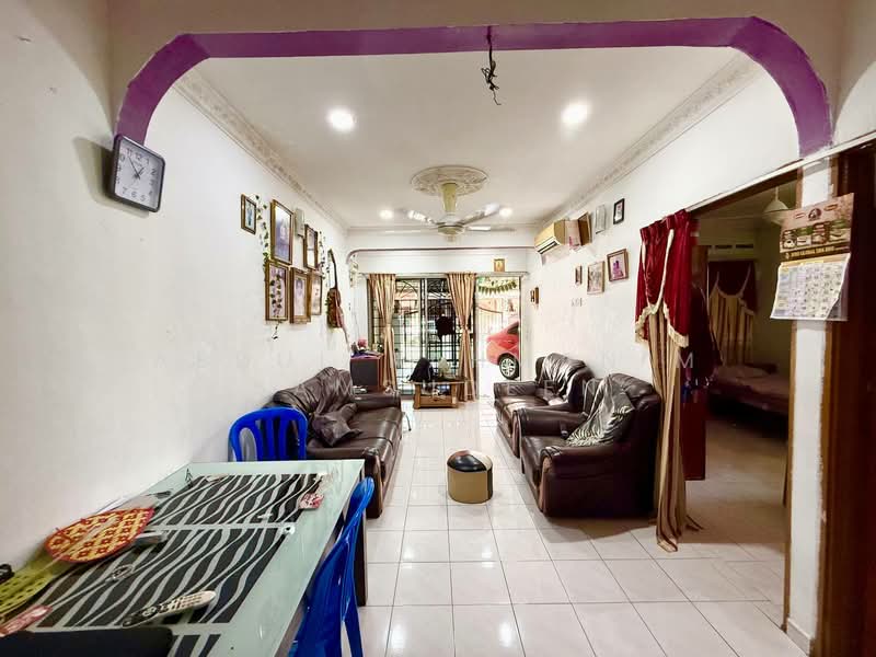 Rumah Teres 1 Tingkat untuk Dijual di Petaling Jaya (Selangor) - Abdul Rahman M Samsudeen - Living Room - PropertyGuru.com.my