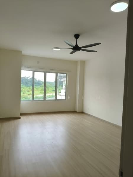 Rumah Teres 2 Tingkat untuk Disewa di Semenyih (Selangor) - Jessie Lim - Master bedroom - PropertyGuru.com.my