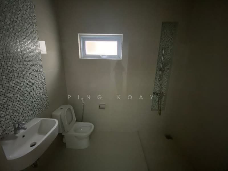 Semi-Detached House for Sale in Minden Heights (Gelugor) - Ping Koay - Bathroom - PropertyGuru.com.my