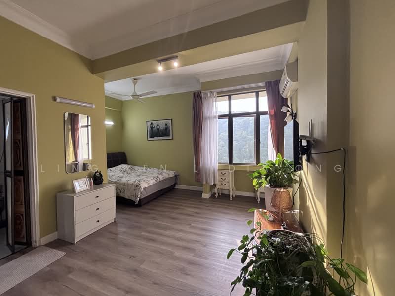Condominium for Sale at Kiara View - Ling Yen Lydia Ong - Ensuite Master Bedroom - PropertyGuru.com.my
